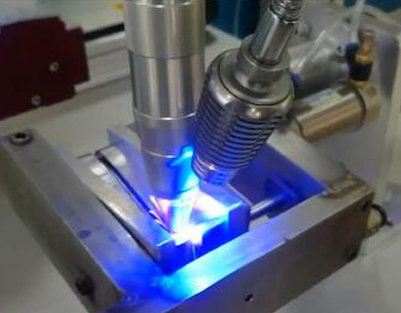 laser welding with robot arm